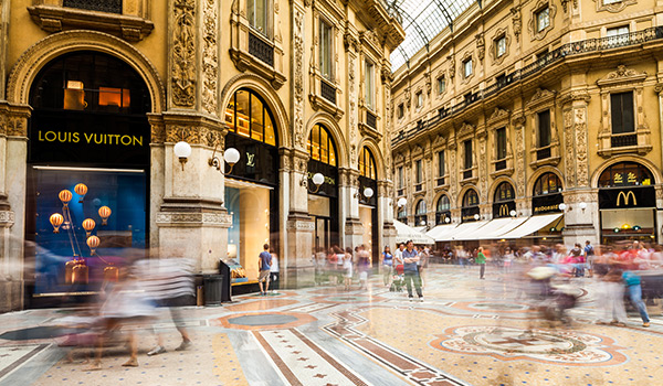 Столица региона -  Милан, известный центр делового туризма и  законодатель моды  и стиля в Европе.