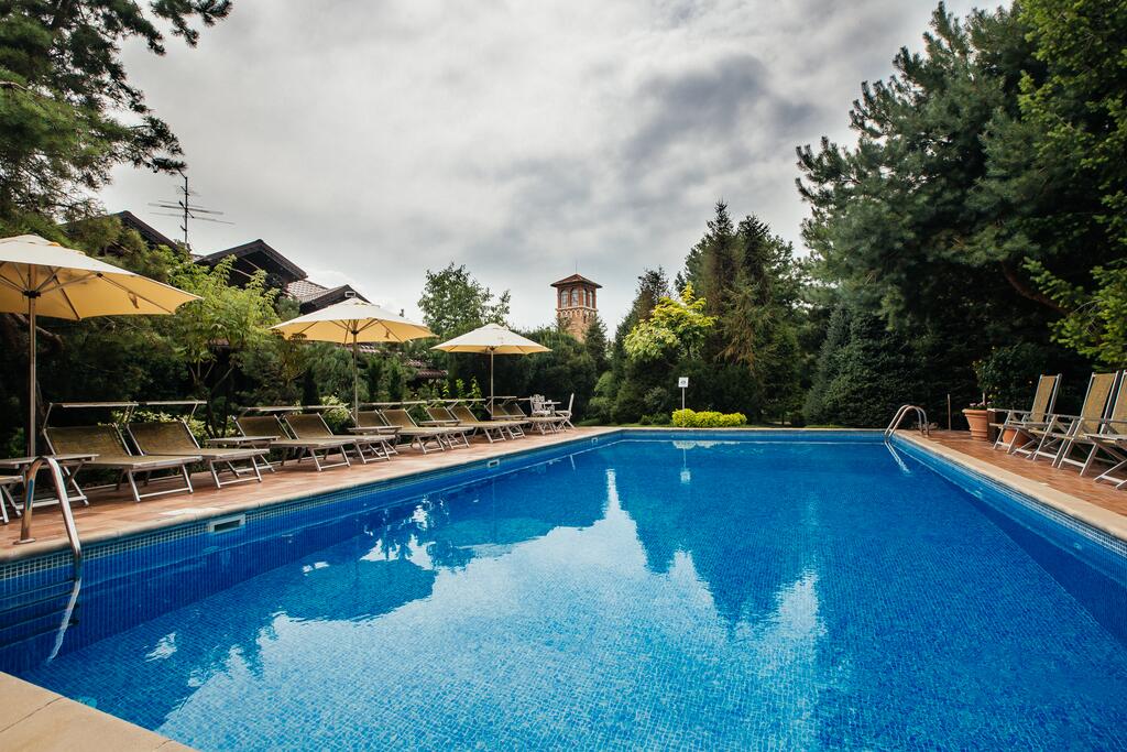 Олд хаус бассейн. Койсуг отель Олд Хаус. Old House Ростов-на-Дону. Отель old House Resort Spa Ростов на Дону. Old House Ростов-на-Дону бассейн.